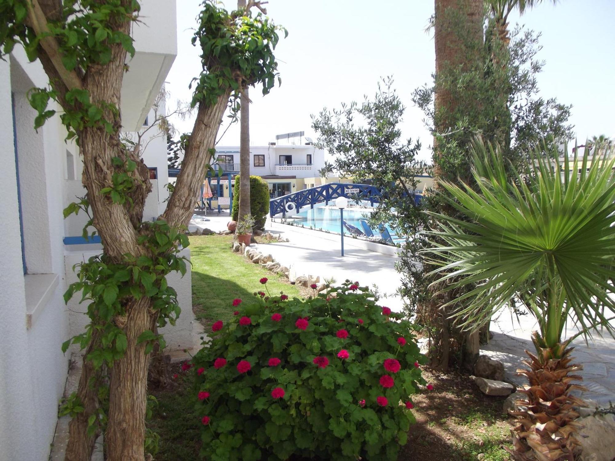 Kefalonitis Hotel Apartments Paphos Exterior foto